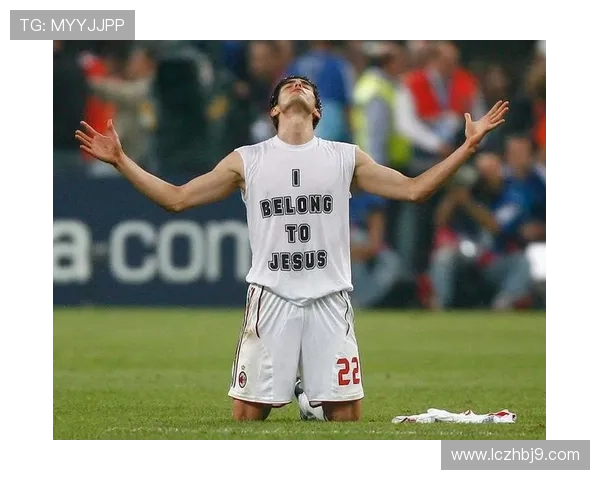 足球明星展现帅气风采的瞬间与魅力时刻解析